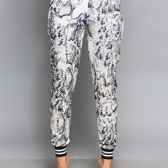 Evelyn Set - Picture 2 of 5